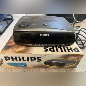Vintage Philips Black Clock Radio AJ3080 with AM/FM Tuner.